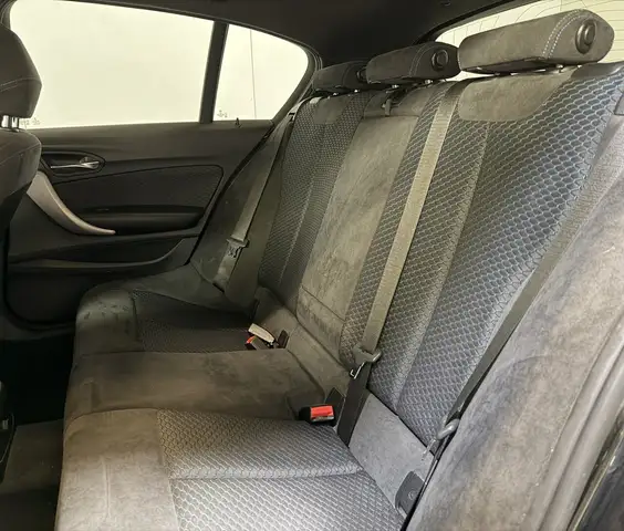 BMW 1 Series view 9