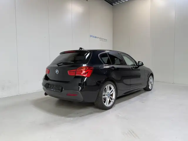 BMW 1 Series view 3