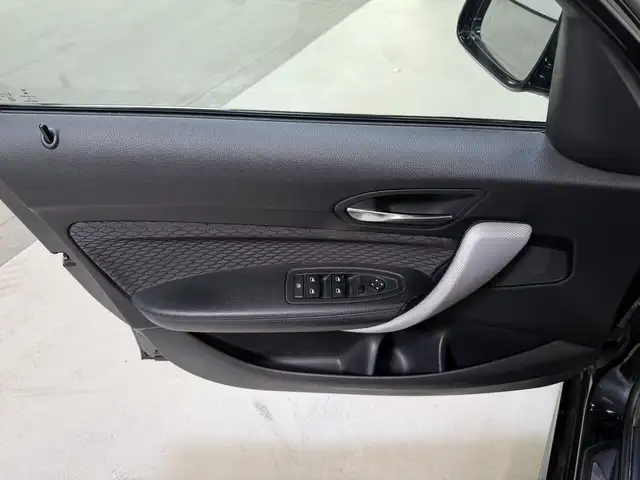 BMW 1 Series view 19