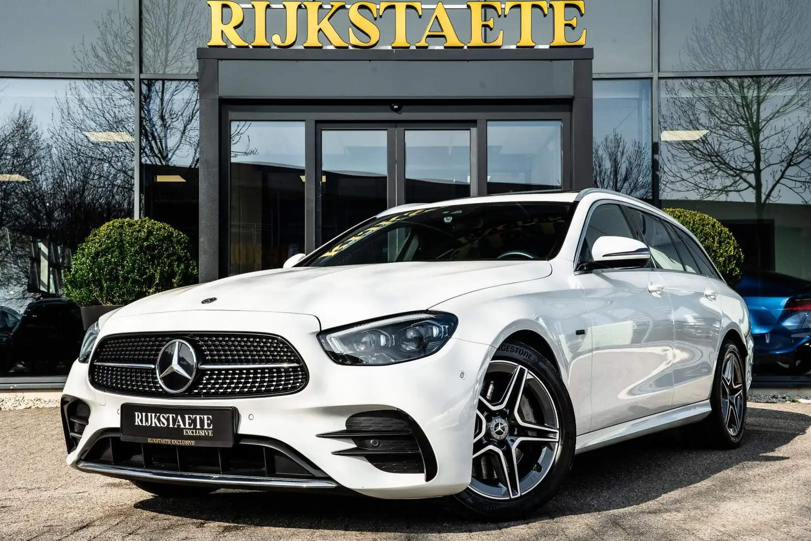 Mercedes-Benz E 300 Estate E300e AMG|PANO|CAMERA|TREKHAAK|18'' Weiß - 1