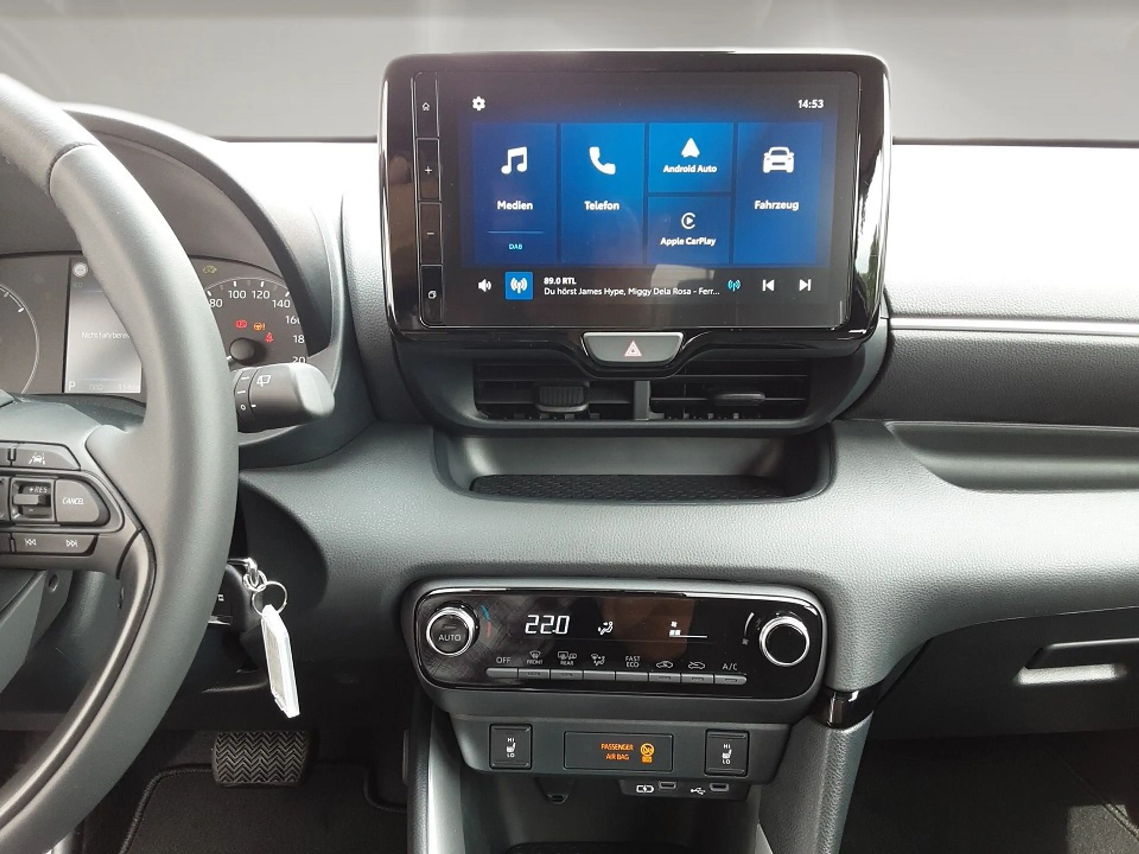 Mazda 2 Hybrid 1.5L Hybrid VVT-i 116 Center-Line — photo 9