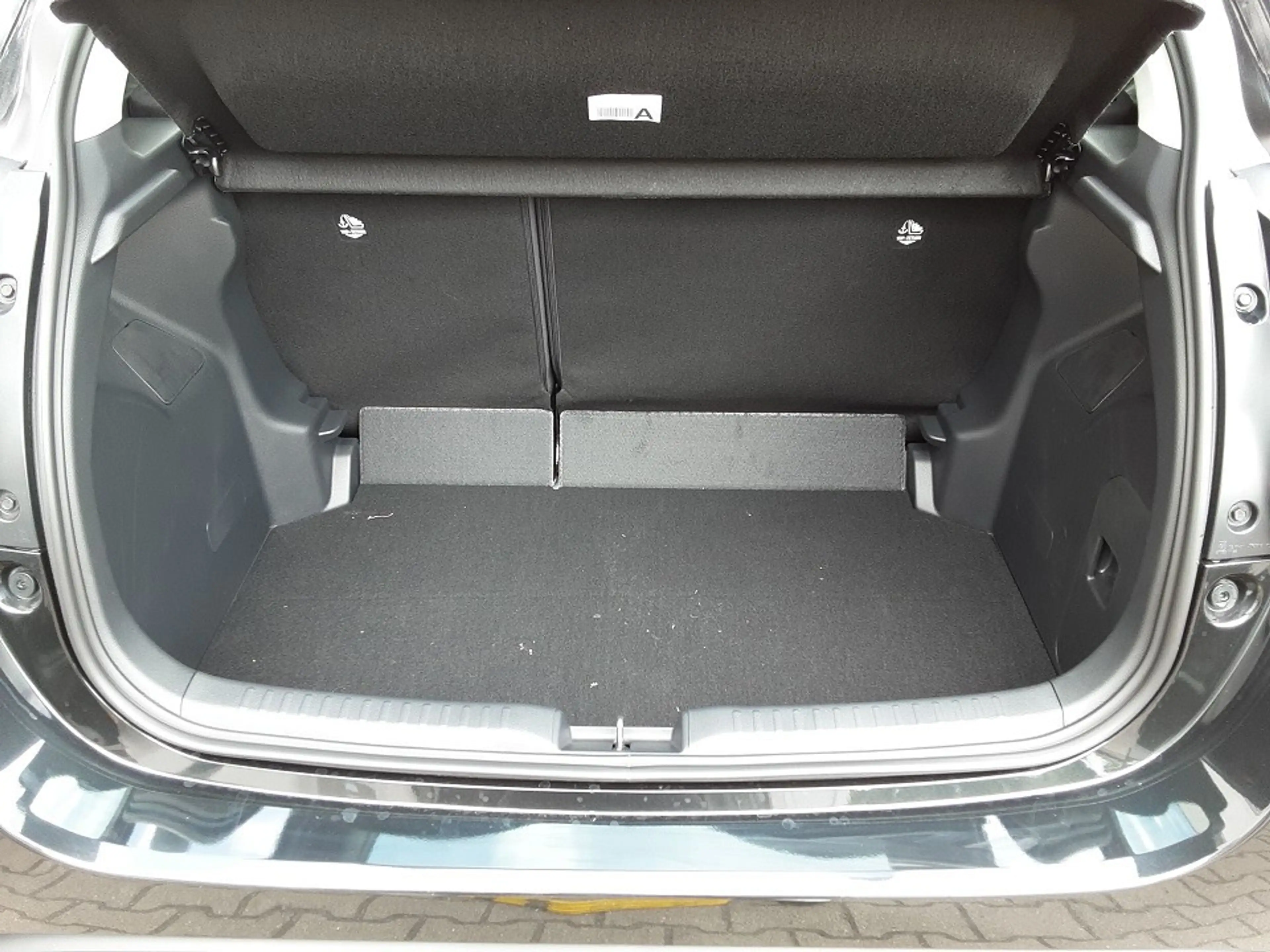 Mazda 2 Hybrid 1.5L Hybrid VVT-i 116 Center-Line — photo 12