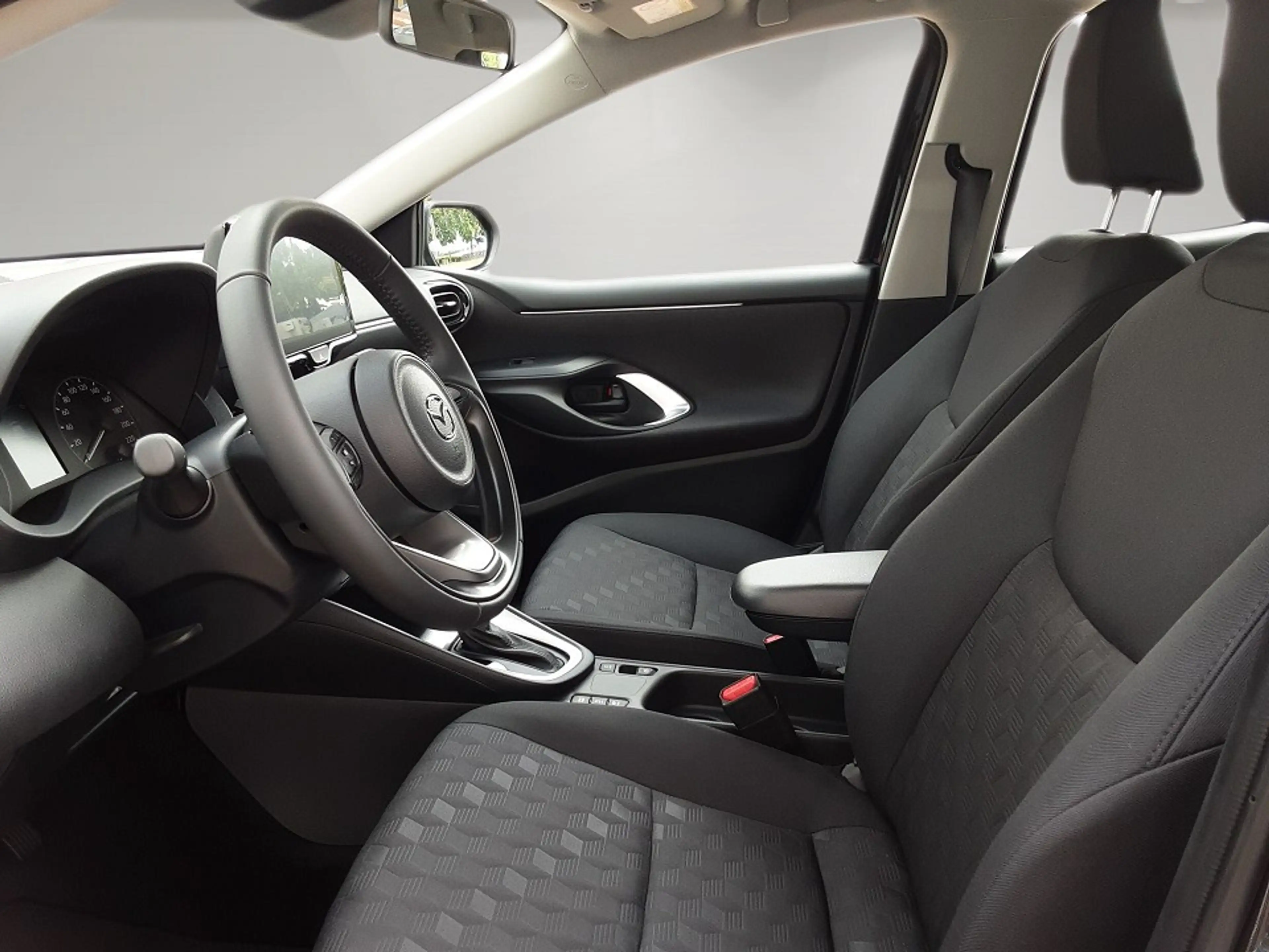 Mazda 2 Hybrid 1.5L Hybrid VVT-i 116 Center-Line — photo 7