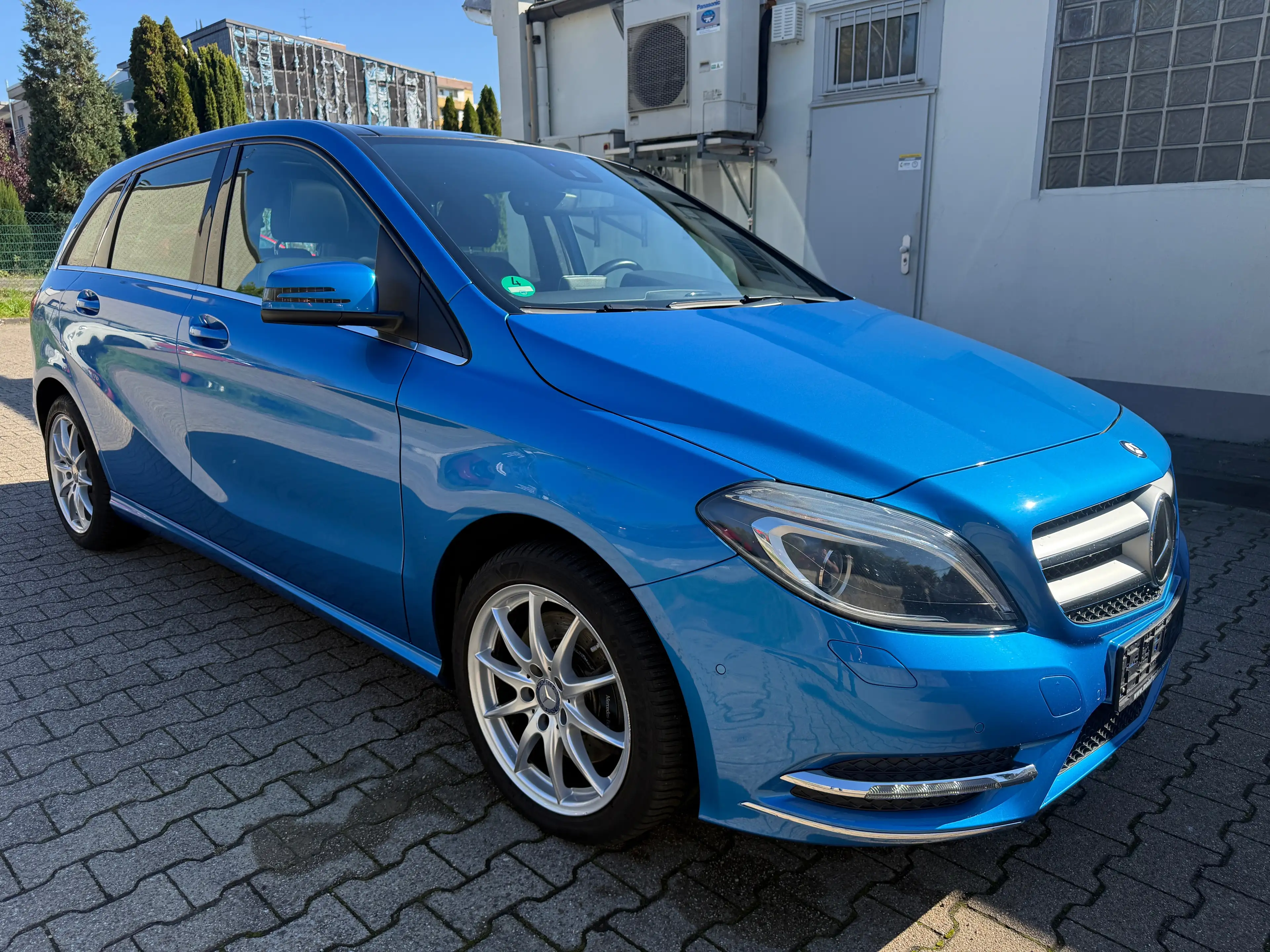 Mercedes-Benz B 220 B 220 4Matic*Xenon*AHK*Pano — photo 2