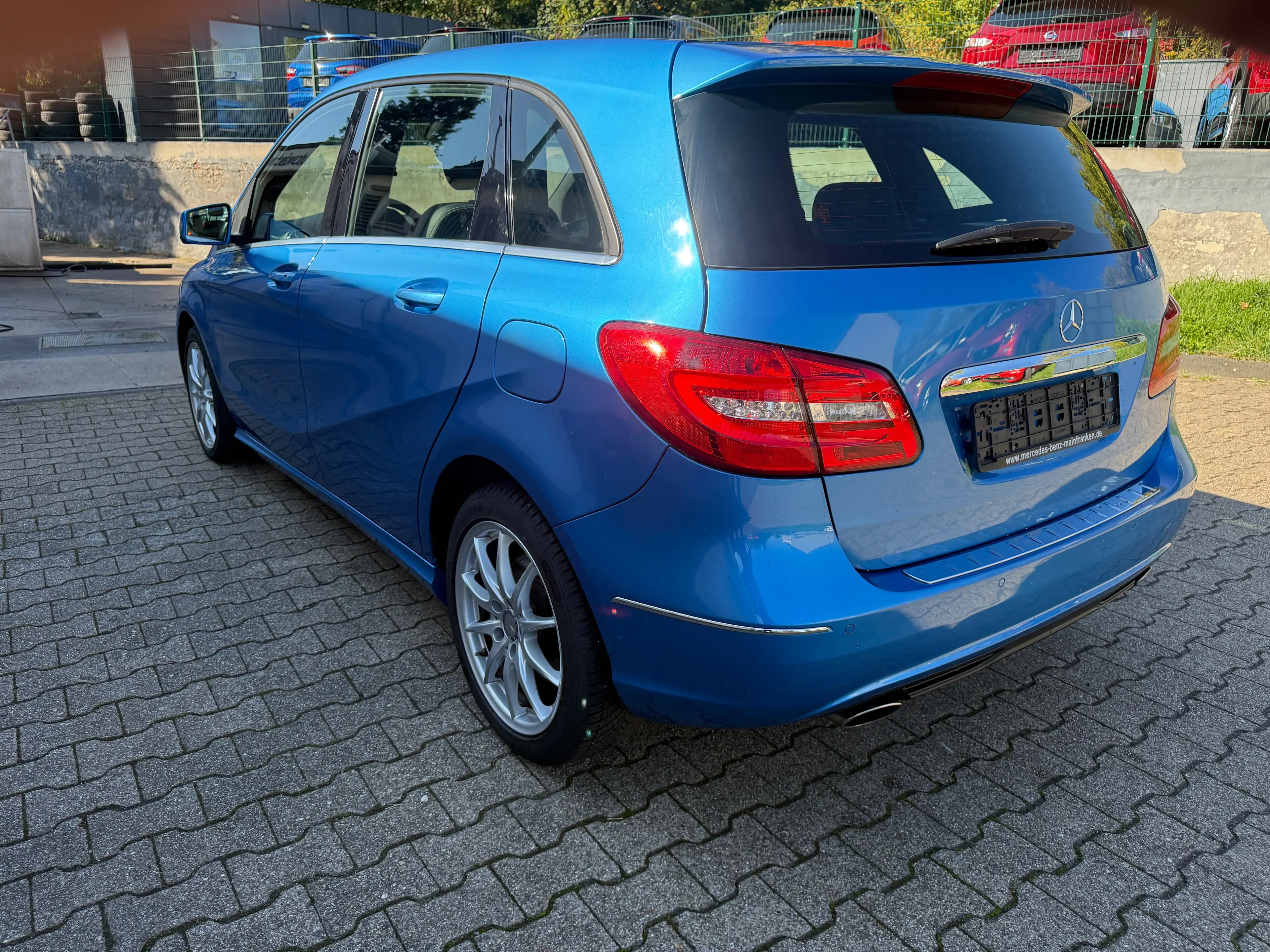 Mercedes-Benz B 220 B 220 4Matic*Xenon*AHK*Pano — photo 6