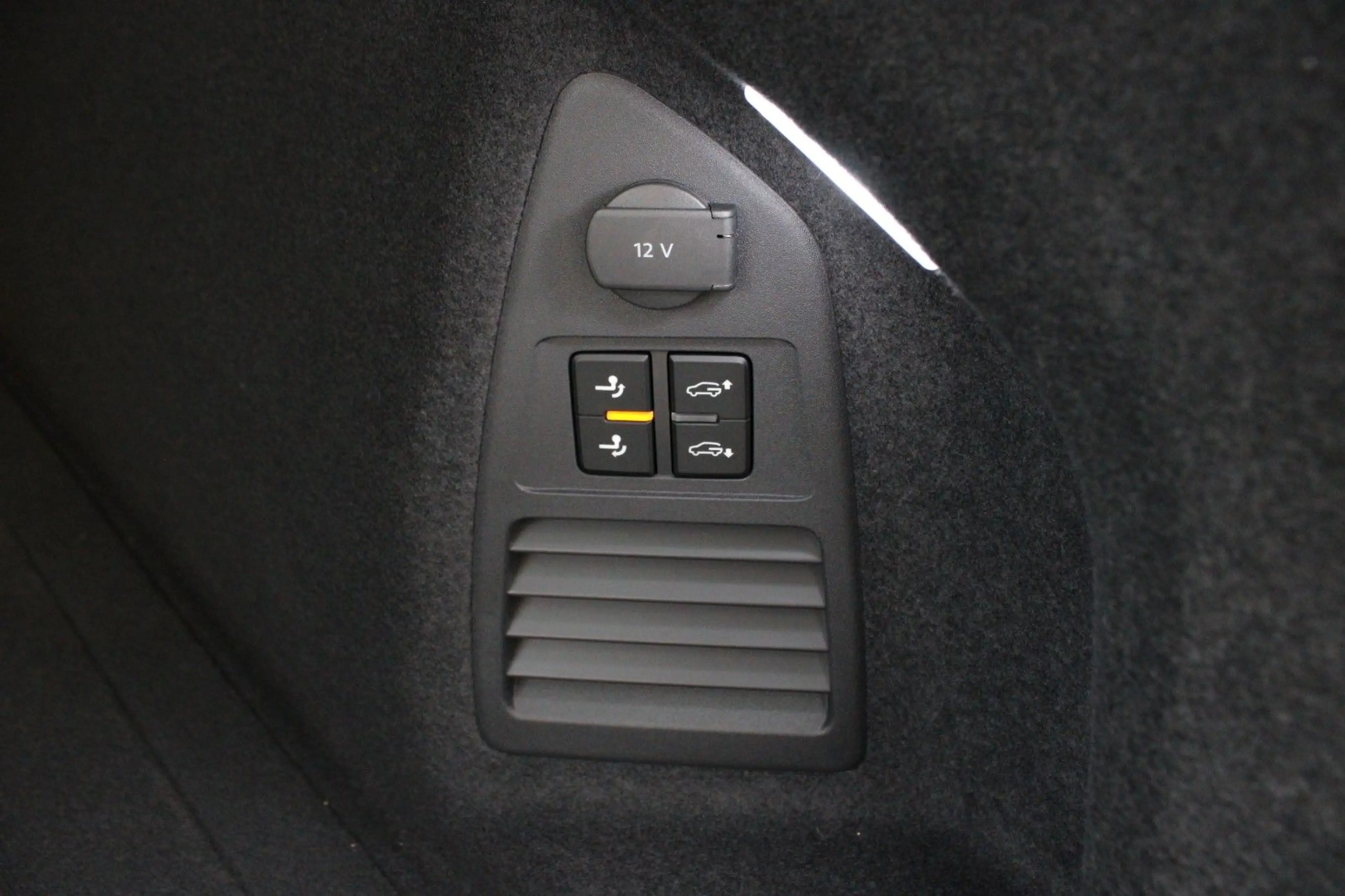 Volkswagen Touareg 3.0 TDI 4Motion R-Line FINAL EDITION — photo 8