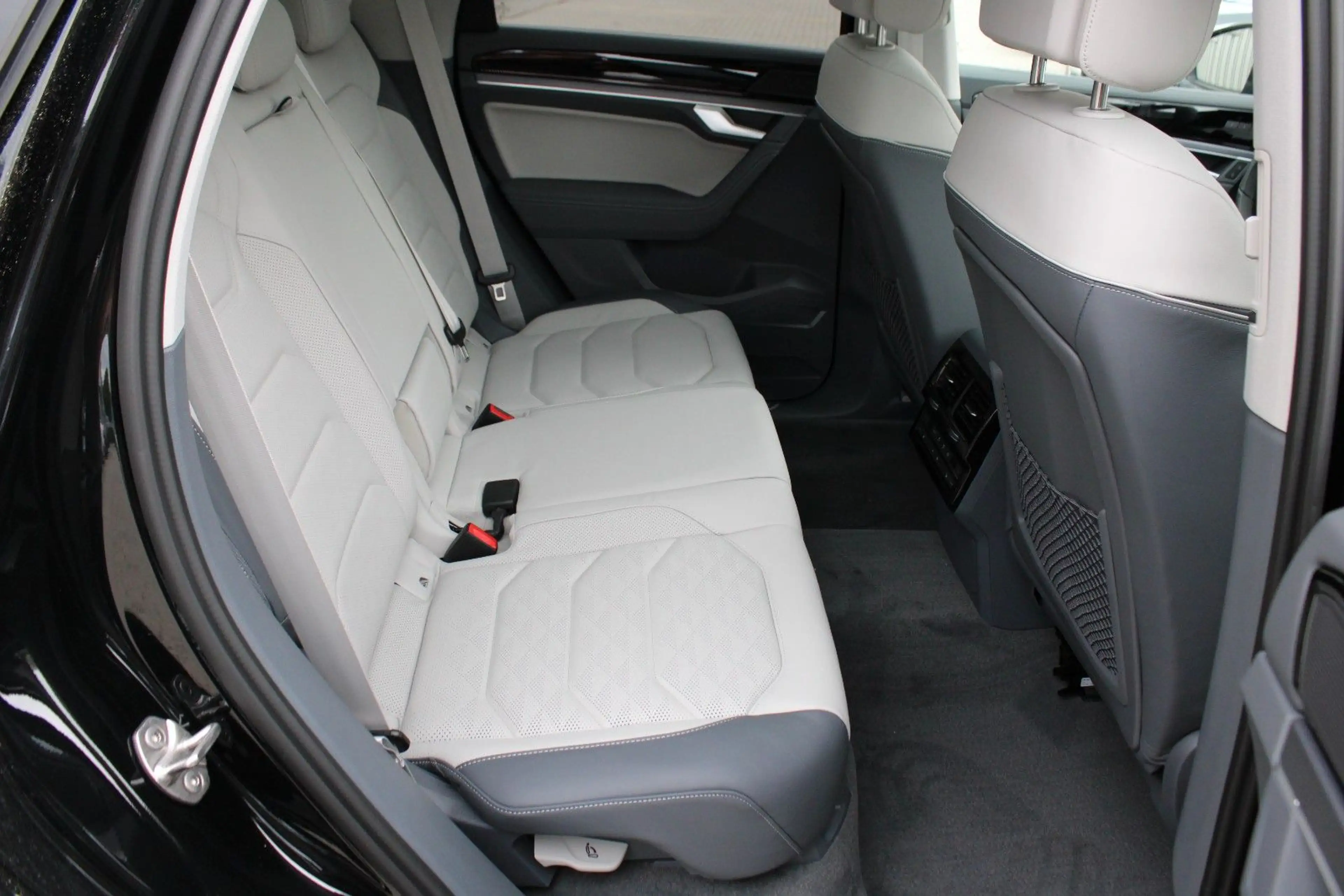 Volkswagen Touareg 3.0 TDI 4Motion R-Line FINAL EDITION — photo 9