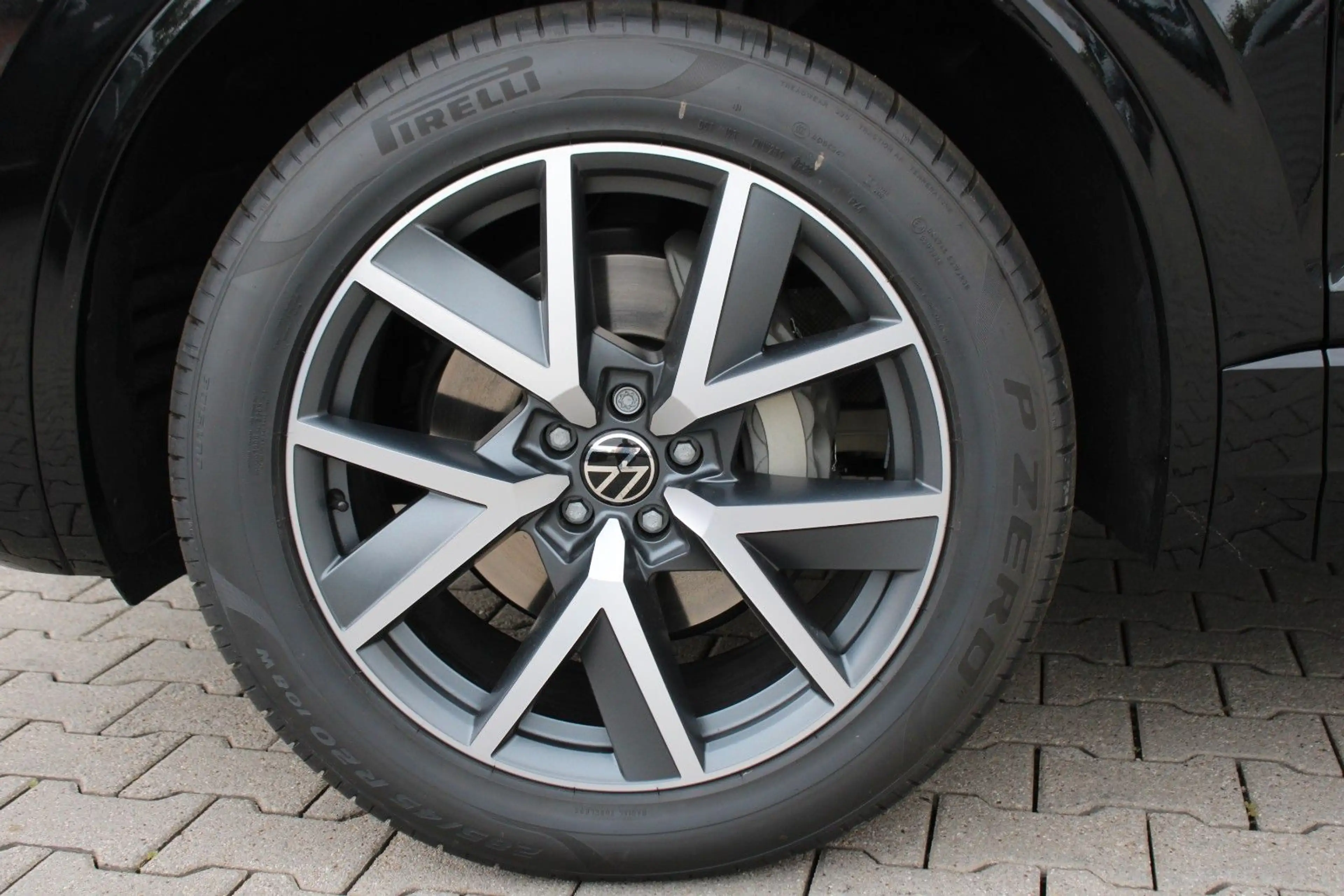 Volkswagen Touareg 3.0 TDI 4Motion R-Line FINAL EDITION — photo 14