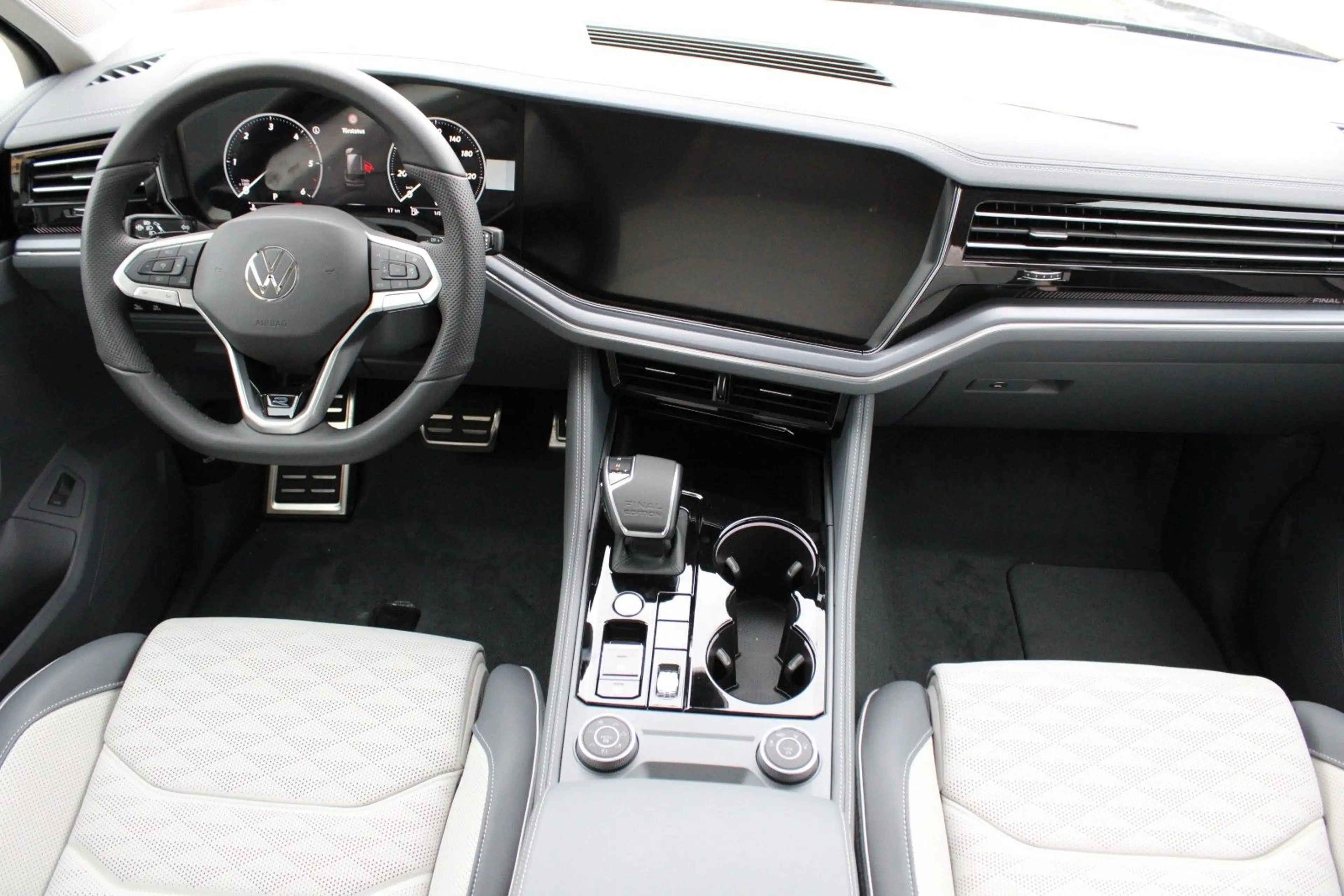 Volkswagen Touareg 3.0 TDI 4Motion R-Line FINAL EDITION — photo 12