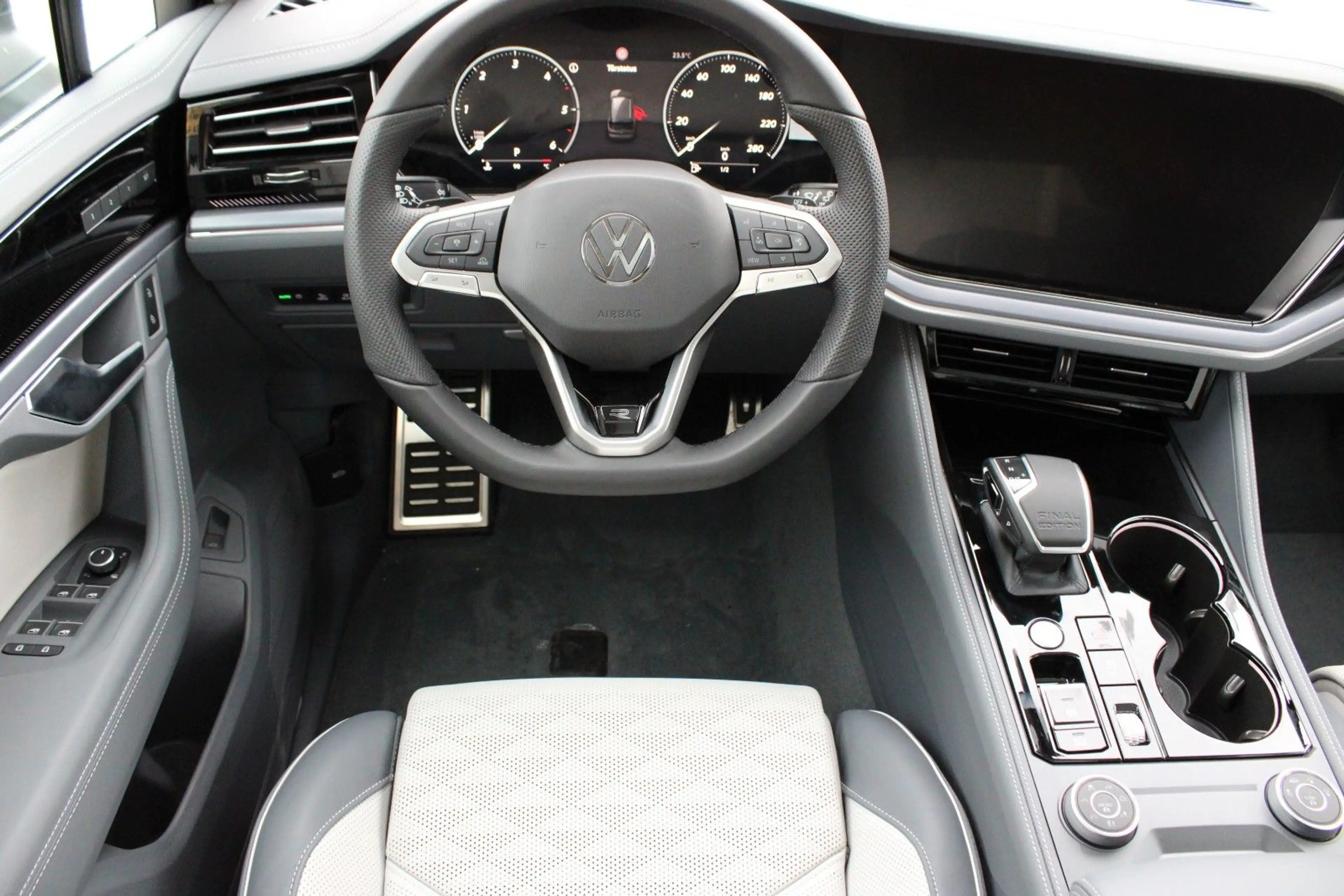 Volkswagen Touareg 3.0 TDI 4Motion R-Line FINAL EDITION — photo 13