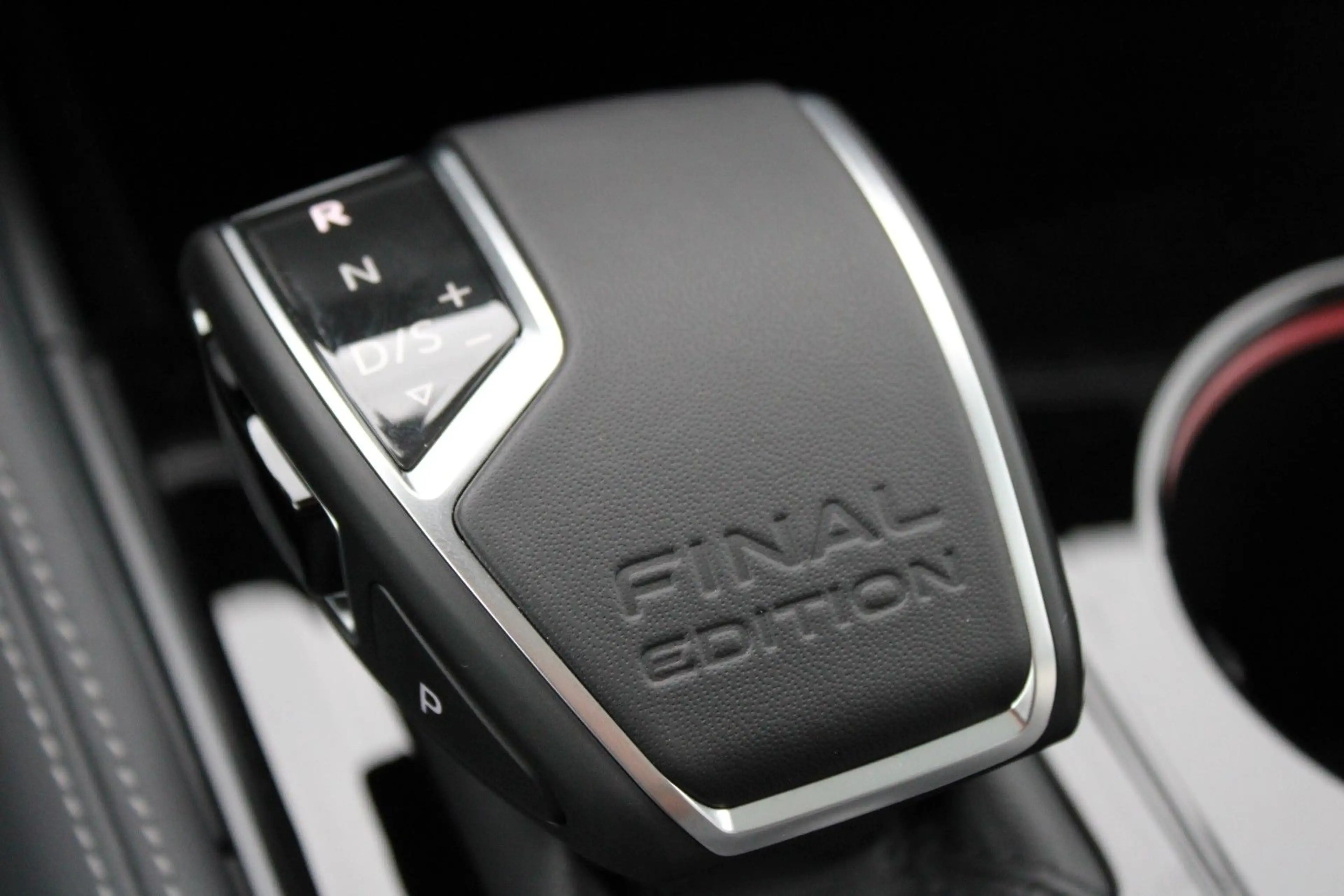 Volkswagen Touareg 3.0 TDI 4Motion R-Line FINAL EDITION — photo 6