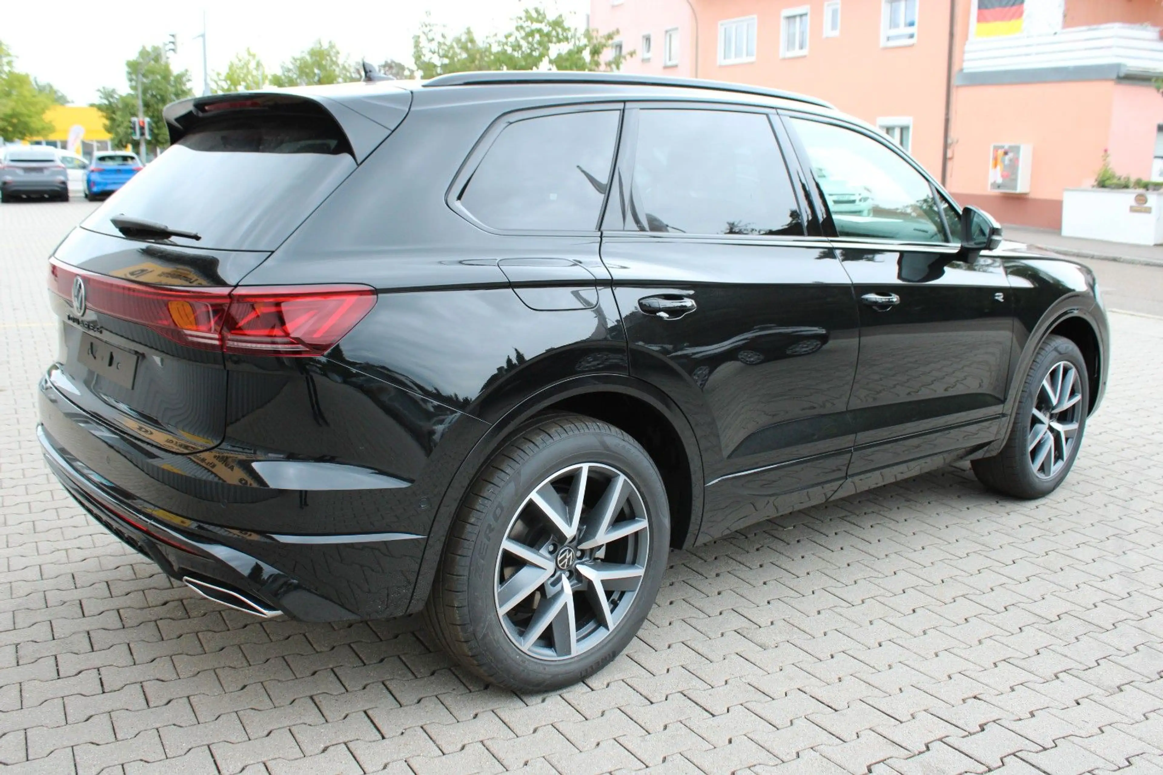 Volkswagen Touareg 3.0 TDI 4Motion R-Line FINAL EDITION — photo 2