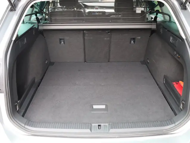 Volkswagen Passat view 12