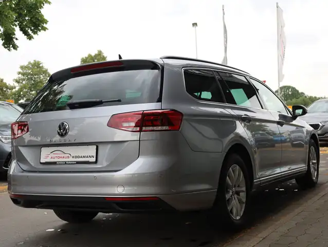 Volkswagen Passat view 11