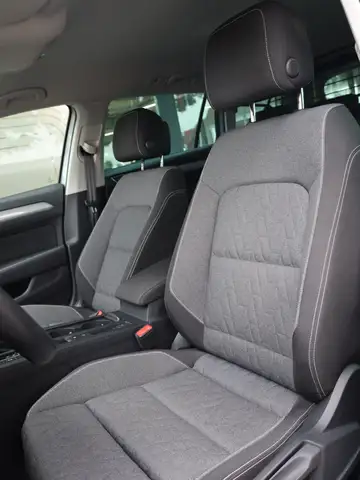Volkswagen Passat view 14