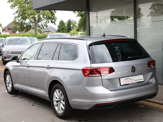 Volkswagen Passat view 7