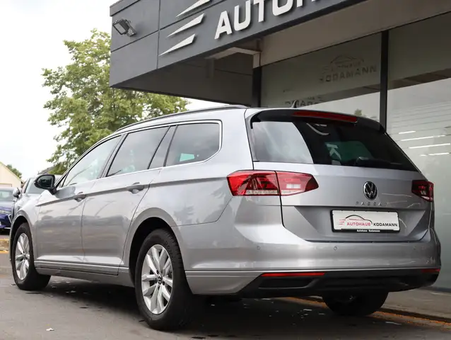 Volkswagen Passat view 8