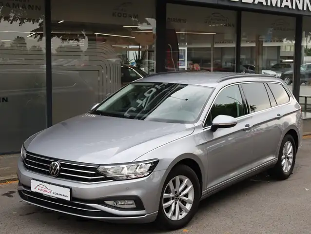 Volkswagen Passat view 2