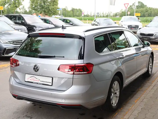 Volkswagen Passat view 10