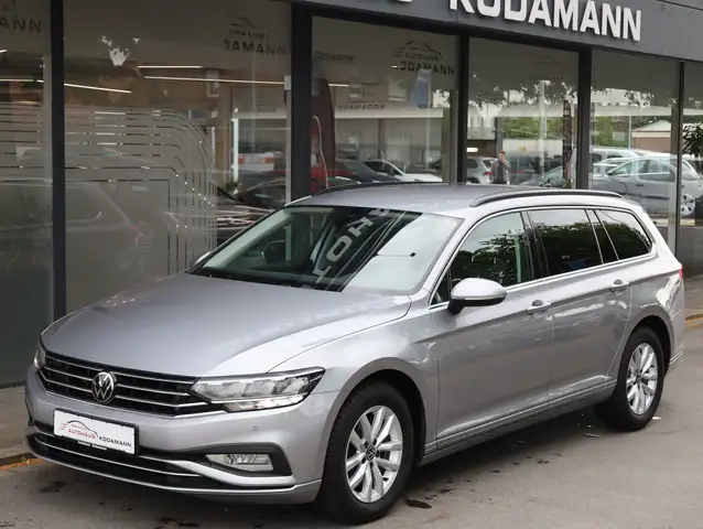 Volkswagen Passat view 5