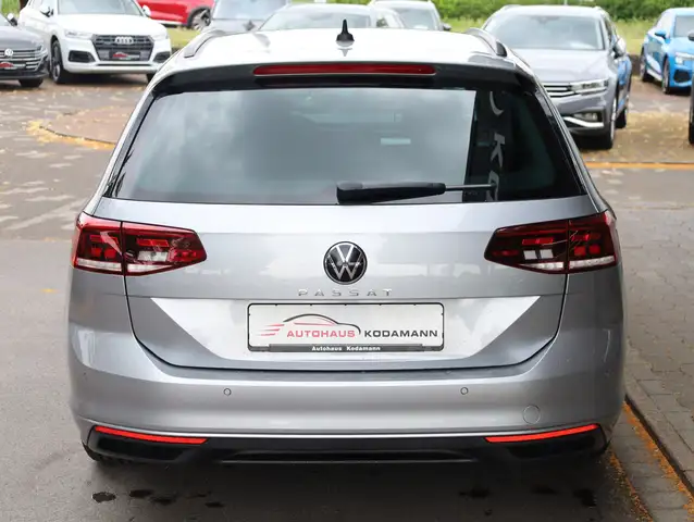 Volkswagen Passat view 9