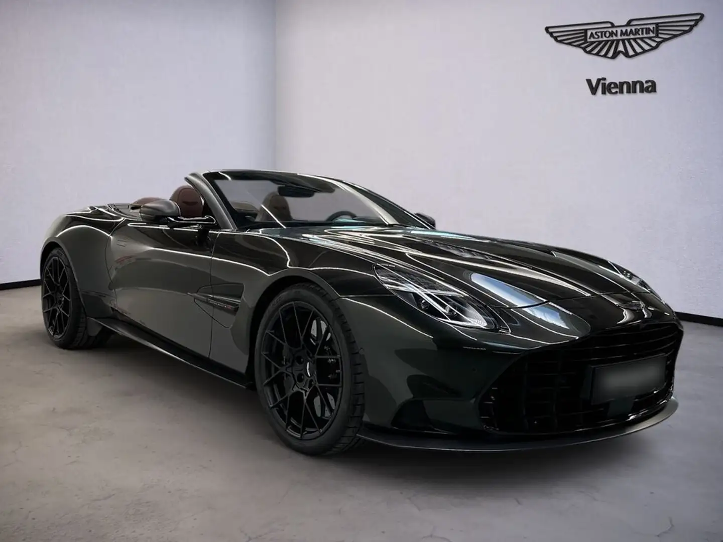 Aston Martin Vanquish Volante | Satin CF | Titanium Exhaust Grün - 2