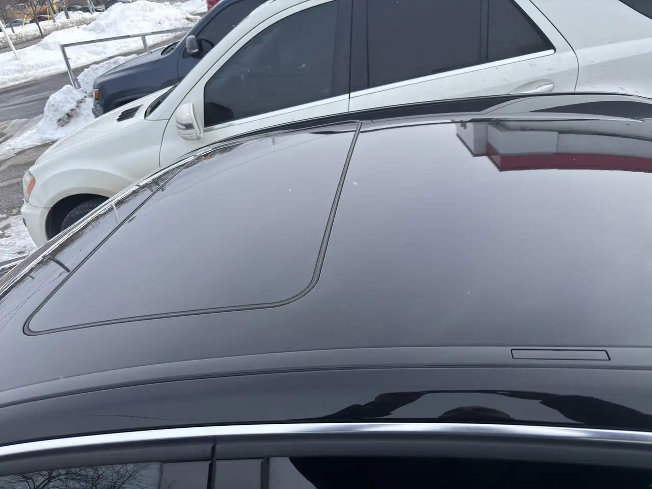Mercedes-Benz E-Class снимка Mercedes-Benz E-Class