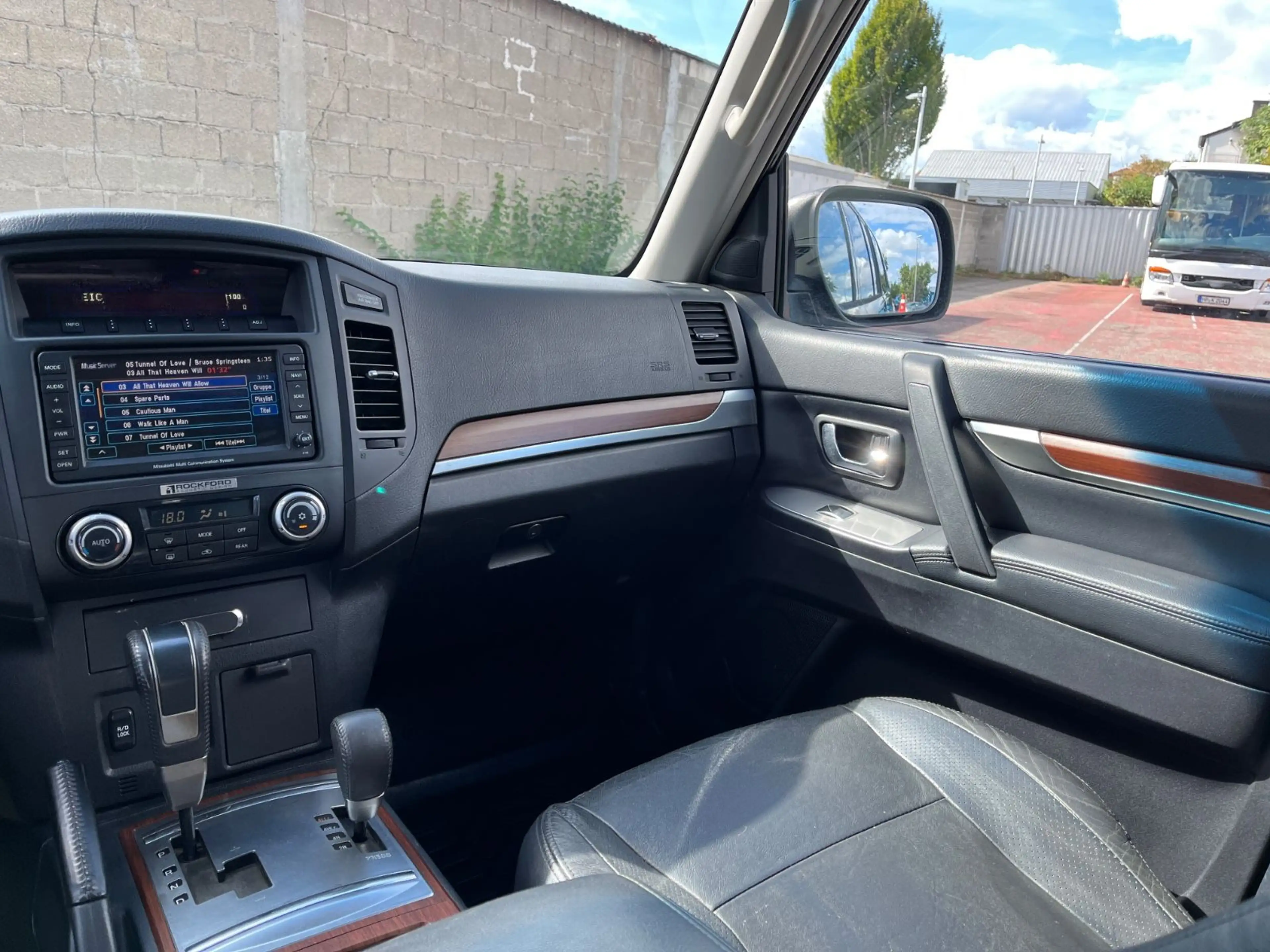 Mitsubishi Pajero 3.2 DI-D Instyle — photo 11