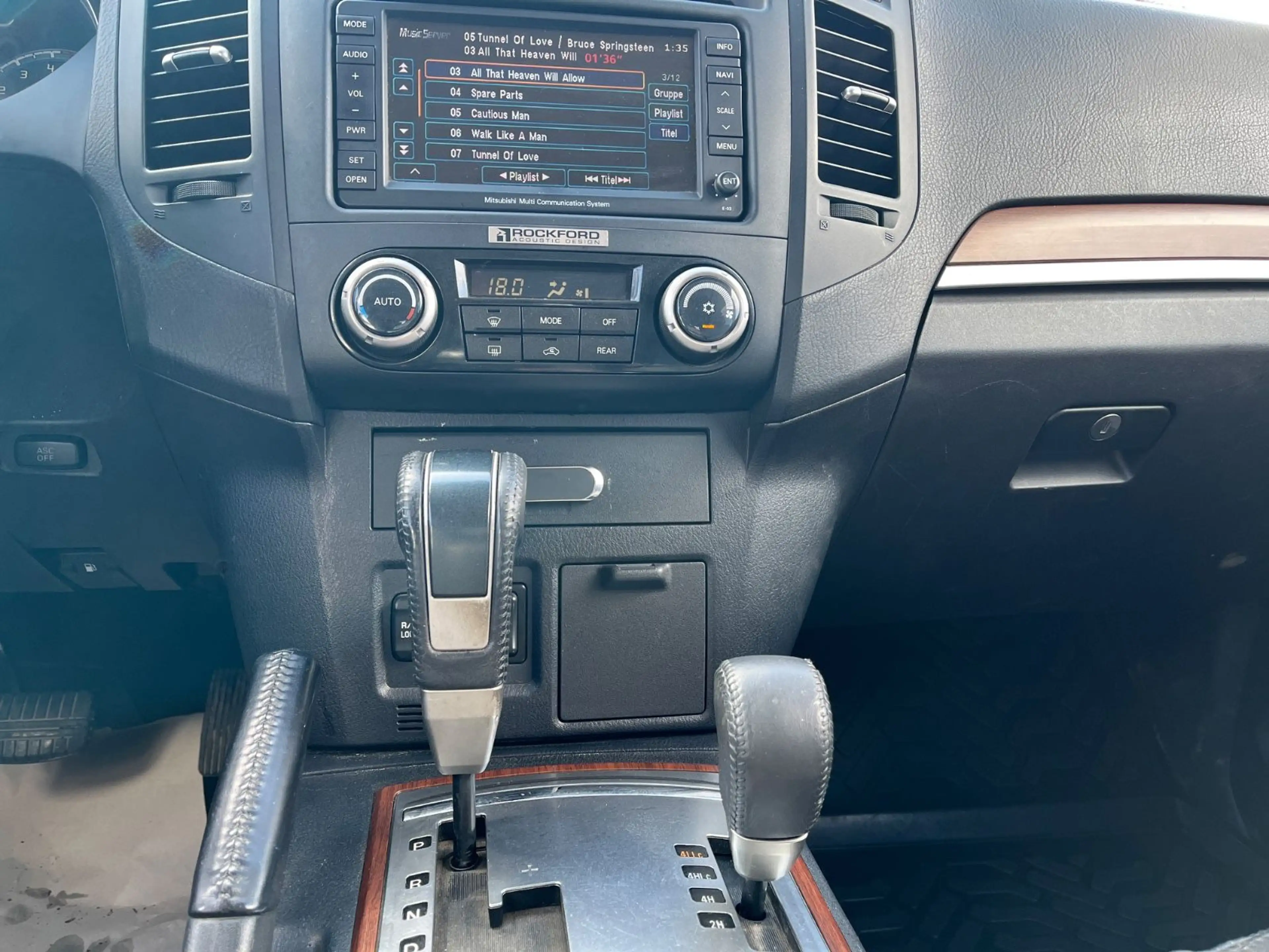 Mitsubishi Pajero 3.2 DI-D Instyle — photo 12