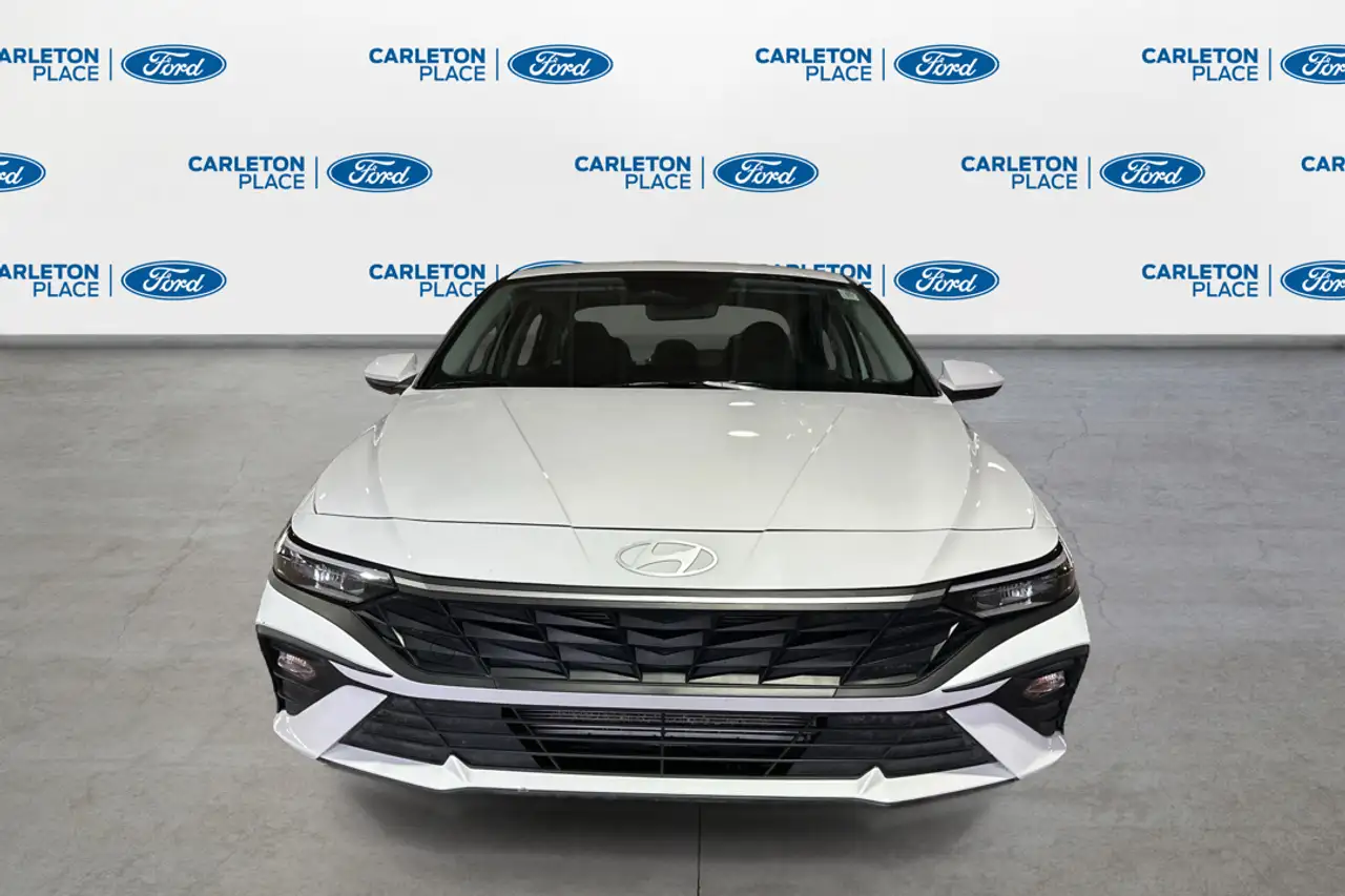 Hyundai ELANTRA снимка Hyundai ELANTRA
