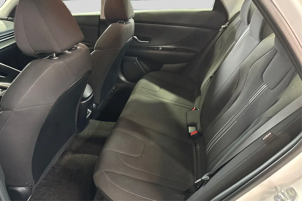 Hyundai ELANTRA снимка Hyundai ELANTRA