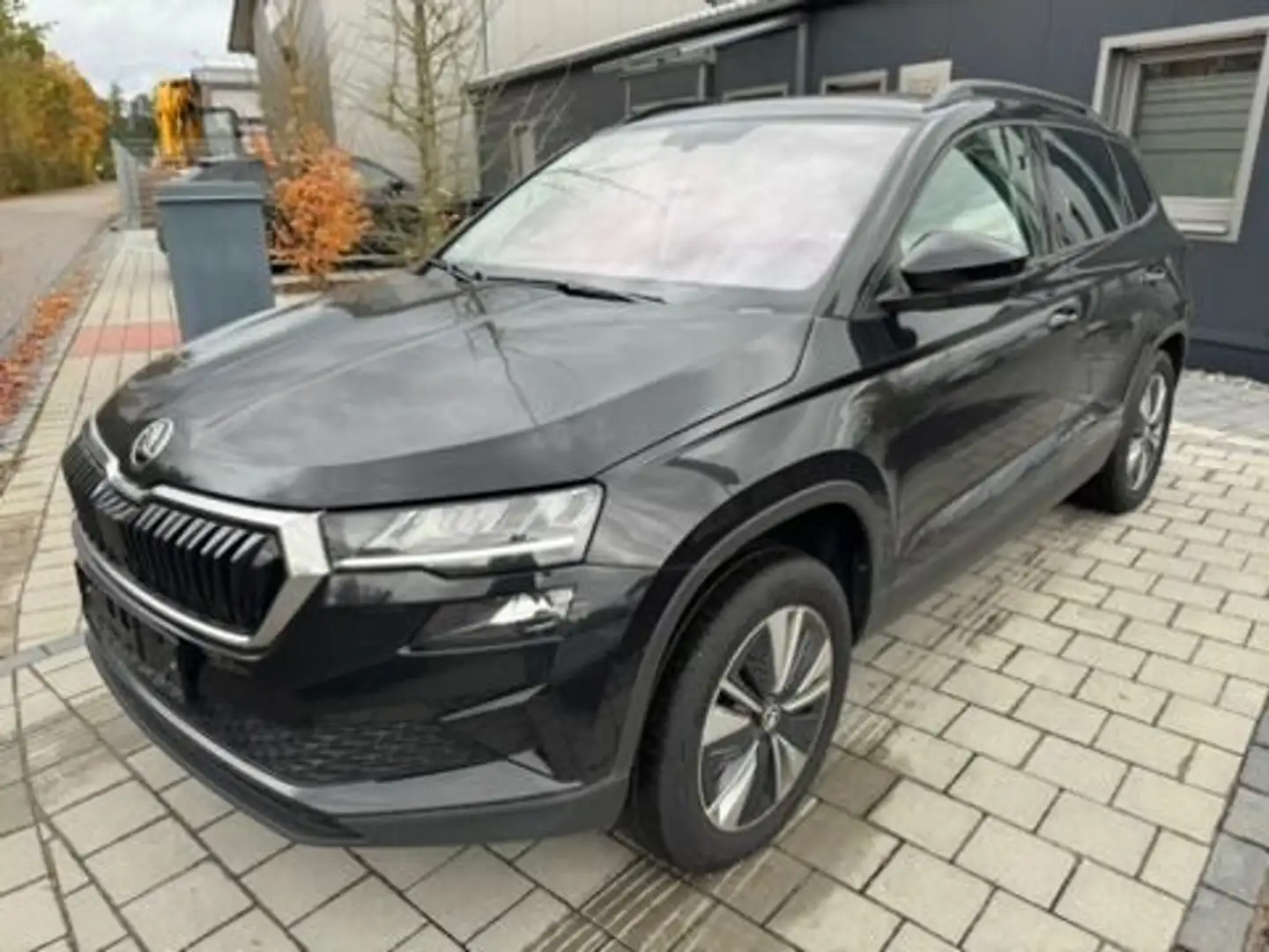 Skoda Karoq Selection 4x4, Automatik, Navi Schwarz - 1