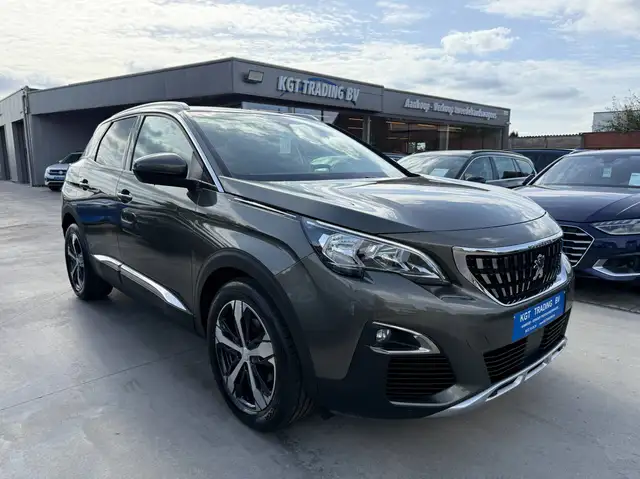 Peugeot 3008 view 3