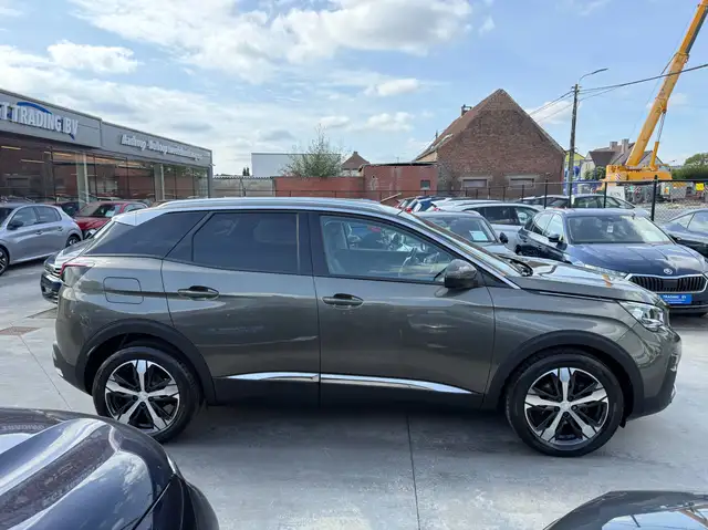 Peugeot 3008 view 4