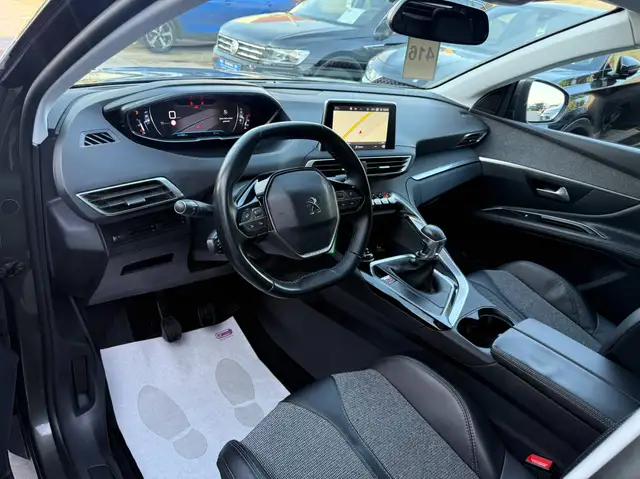 Peugeot 3008 view 13
