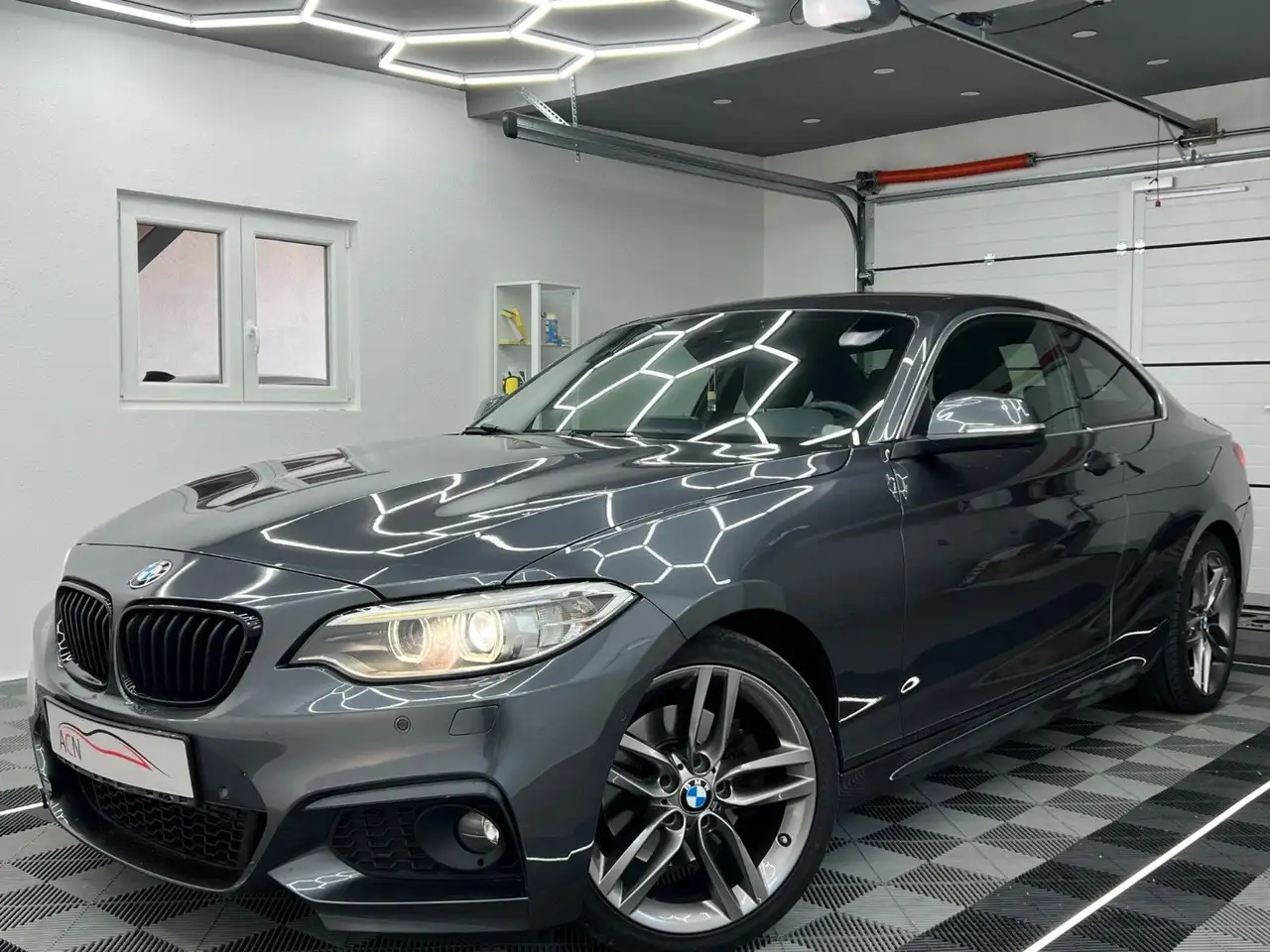 BMW 225