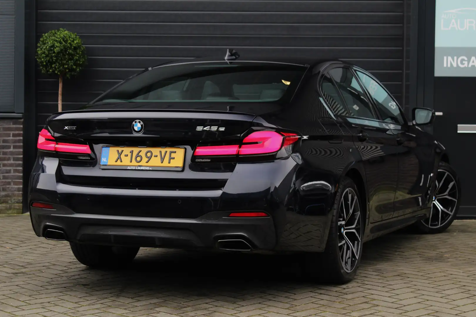 BMW 545 5-serie 545e xDrive M Sport | Laser | M Stoelen | Zwart - 2