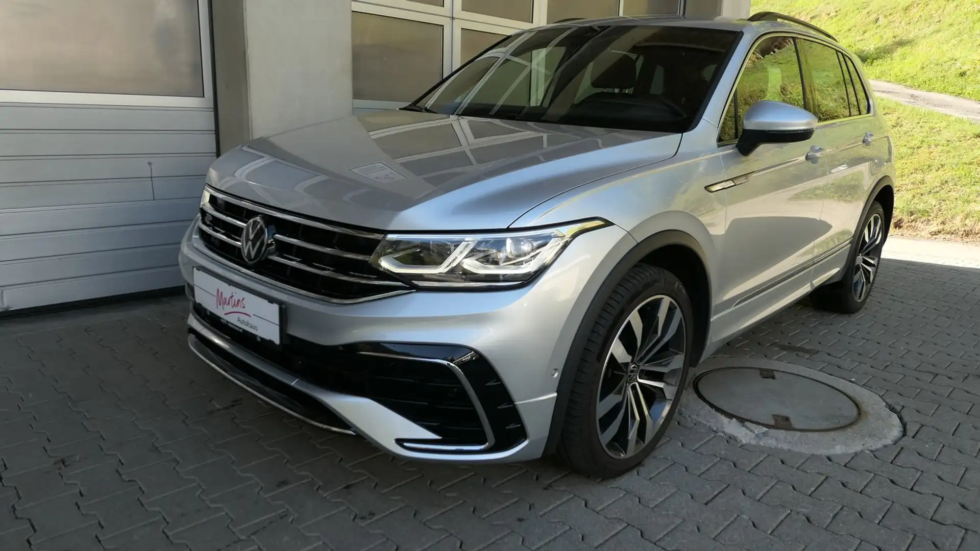 Volkswagen Tiguan R-Line TDI 4MOTION DSG Silber - 1
