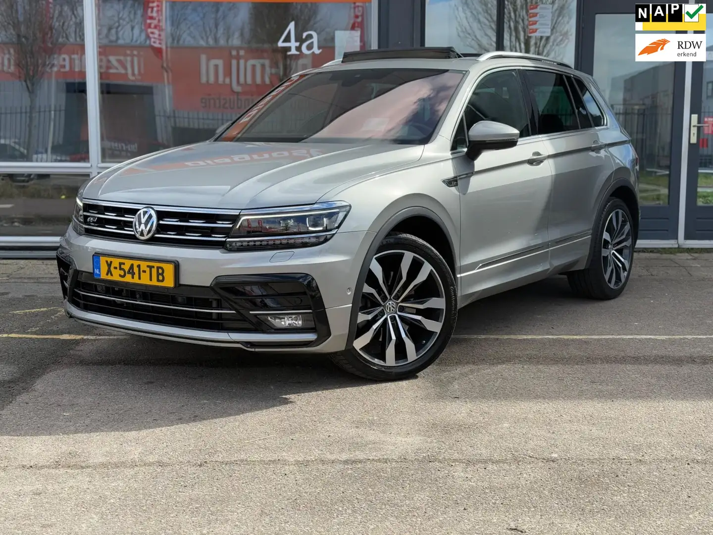 Volkswagen Tiguan 2.0 TSI 4Motion Highline Business R | 230 PK | Pan Grijs - 1