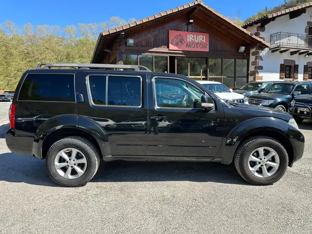 Nissan Pathfinder 2.5dCi SE