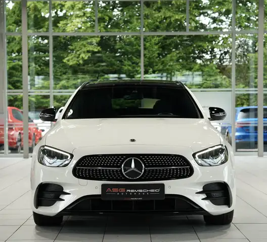 Mercedes-Benz E-Class view 3