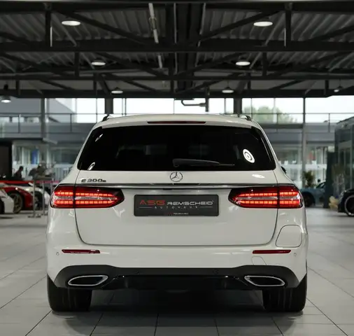 Mercedes-Benz E-Class view 8