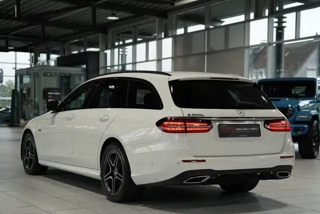 Mercedes-Benz E-Class view 9