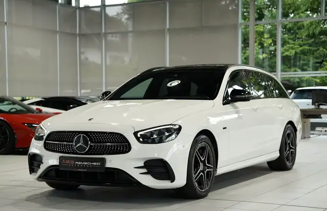 Mercedes-Benz E-Class view 4