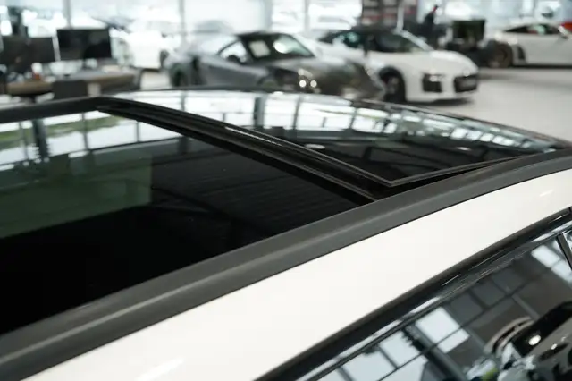 Mercedes-Benz E-Class view 13