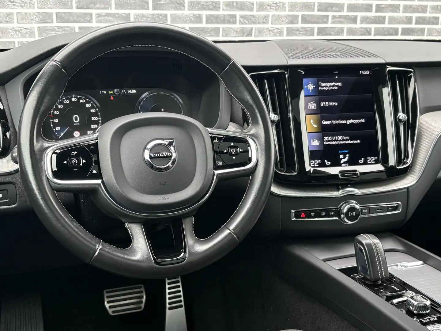 Volvo XC60 2.0 T6 Plug-in hybrid AWD R-Design | Panoramadak | Weiß - 2