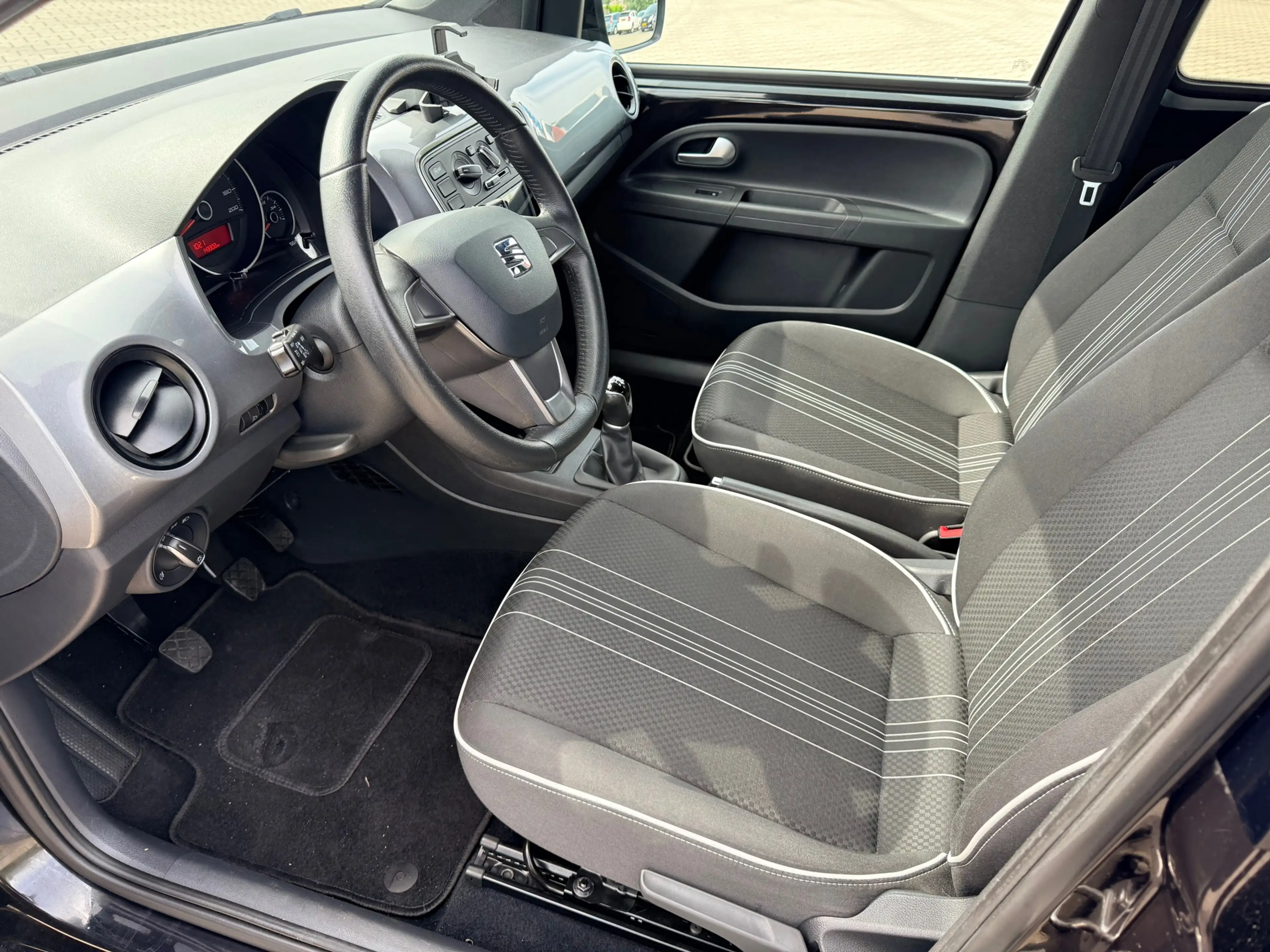 SEAT Mii 1.0 Sport — photo 7