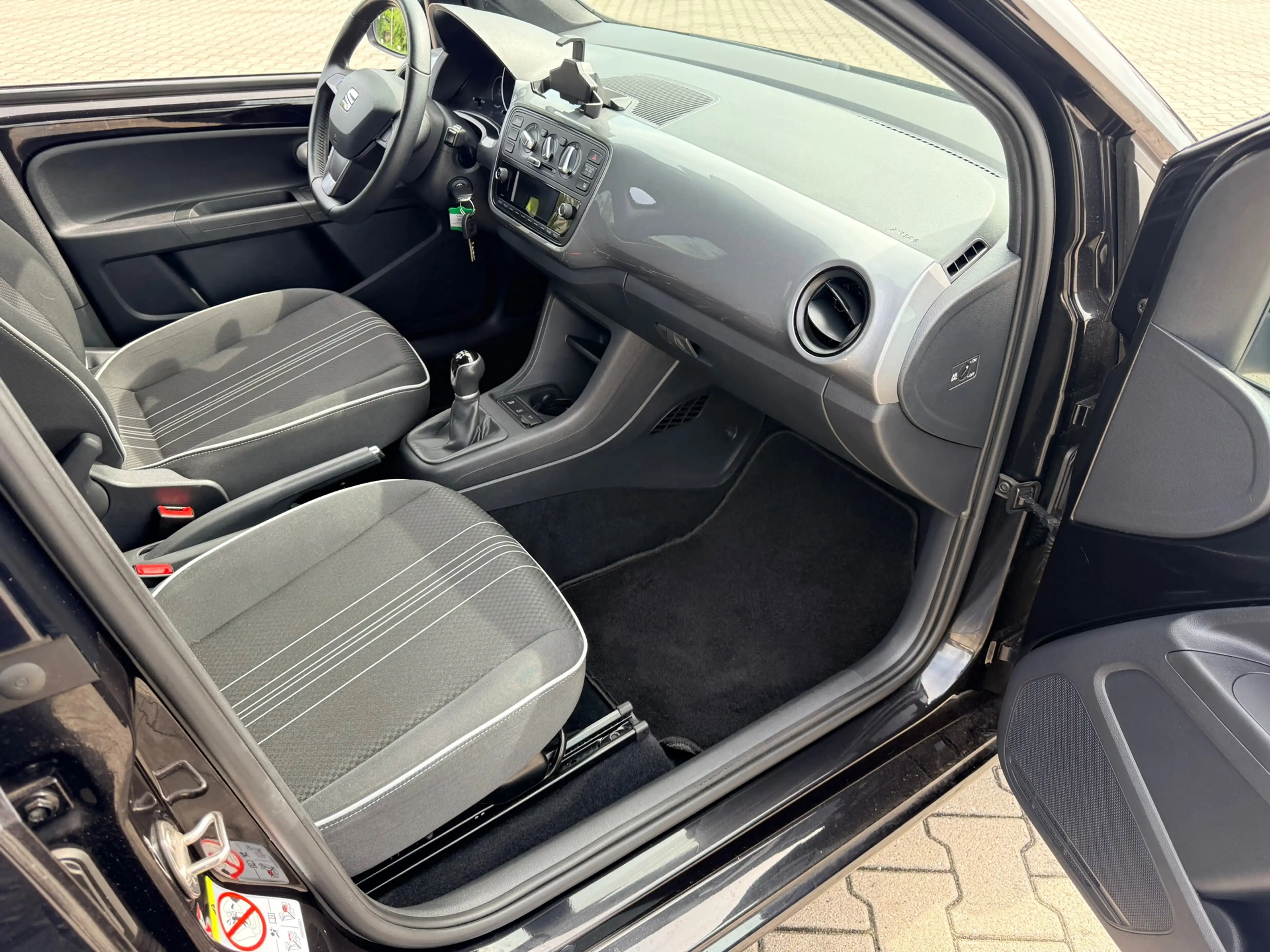 SEAT Mii 1.0 Sport — photo 9