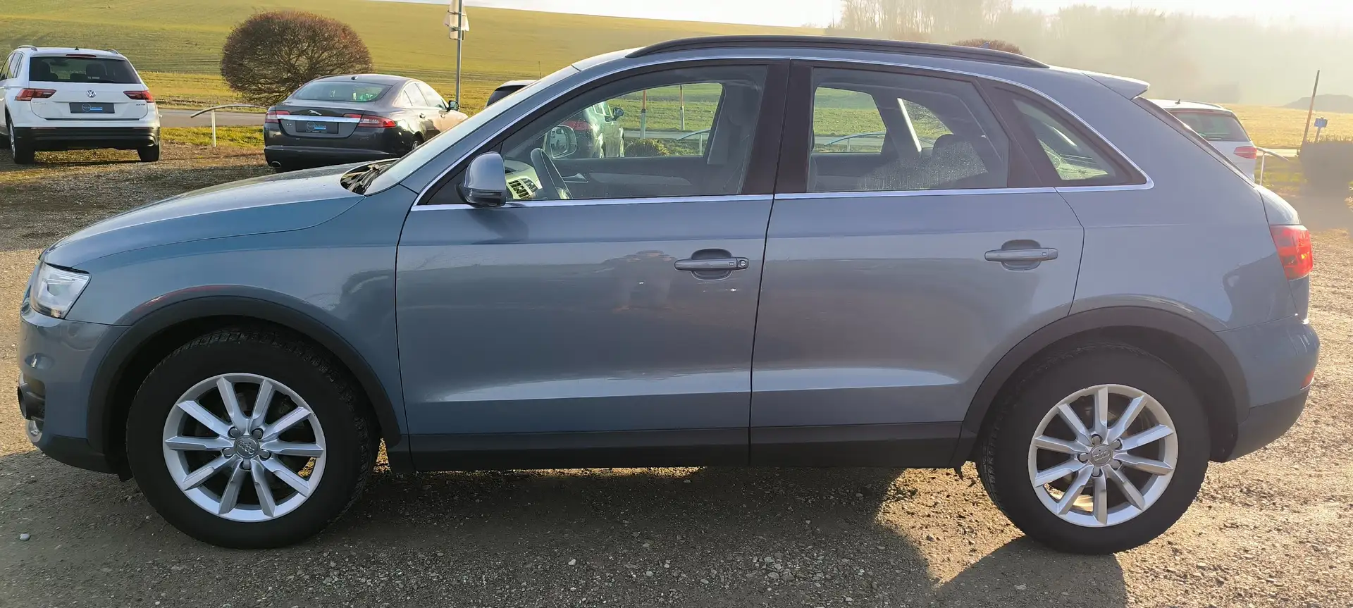 Audi Q3 2.0 TDI quattro Blau - 2