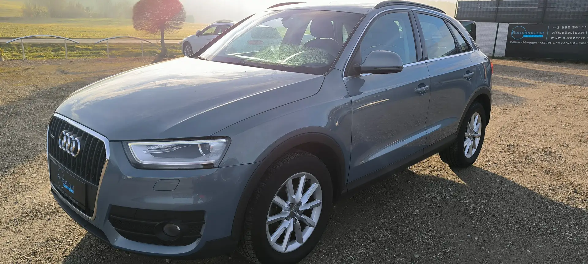 Audi Q3 2.0 TDI quattro Blau - 1